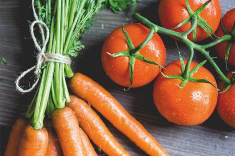 на   Херсонщине 2018 станет по урожайности овощных культур, скорее всего, морковным и помидорным - после перечного и лукового 2017 года, информирует   сайт Аграрии вместе